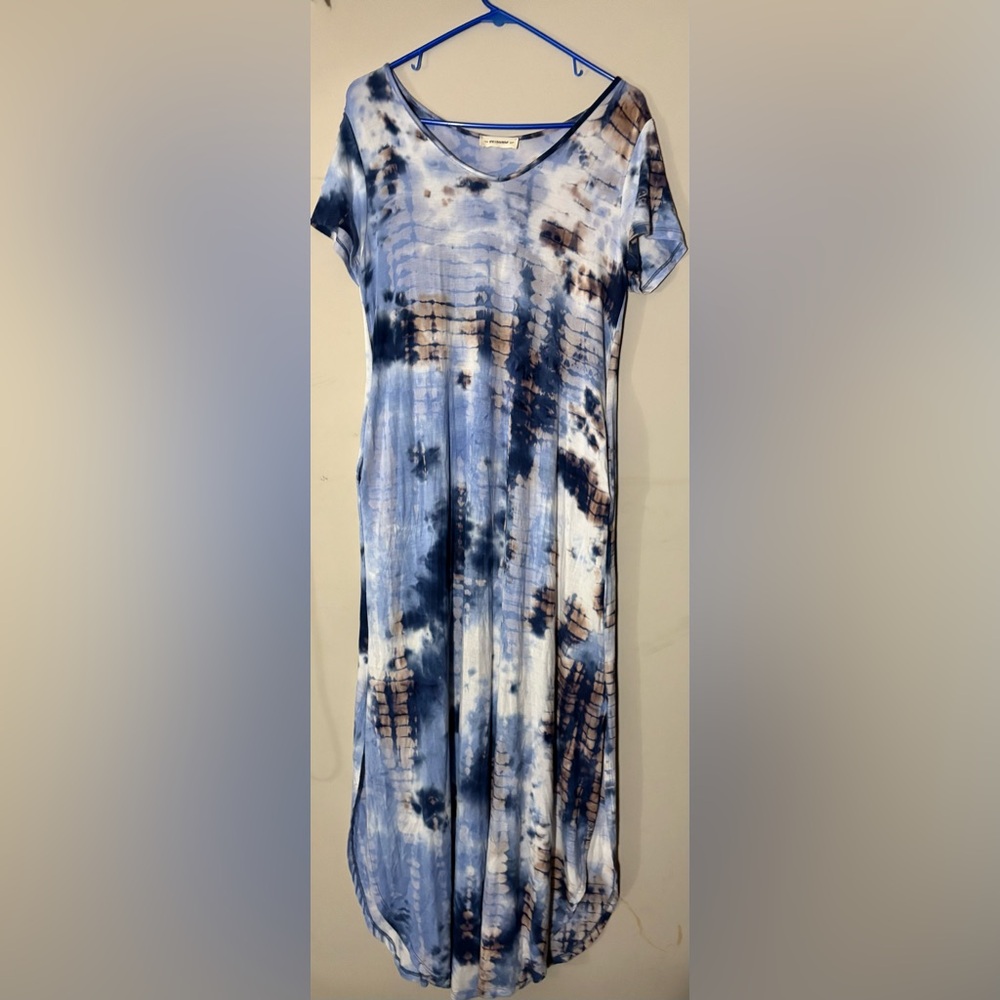 Eesome Asymmetrical Dress in Blue and White